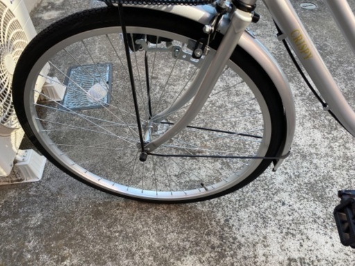 自転車 3週間だけ使用 ほぼ新品 26インチシルバー ストア