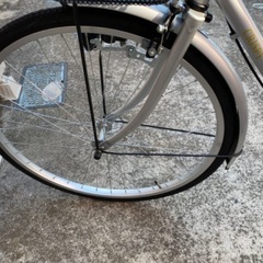 自転車　3週間だけ使用　ほぼ新品　26インチシルバー