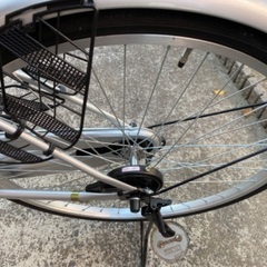 自転車　3週間だけ使用　ほぼ新品　26インチシルバー