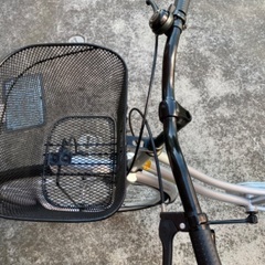 自転車　3週間だけ使用　ほぼ新品　26インチシルバー
