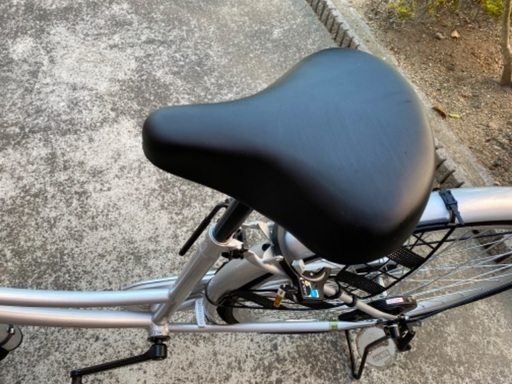 自転車 3週間だけ使用 ほぼ新品 26インチシルバー ストア