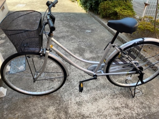 自転車　3週間だけ使用　ほぼ新品　26インチシルバー