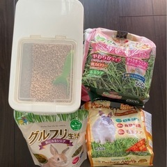 【サービス品】うさぎのエサまとめ売り＋木のトイレ砂ケース付き