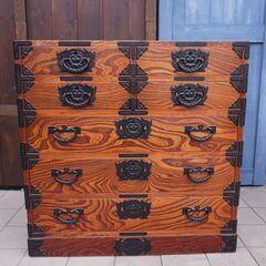 岩手の伝統工芸家具、岩谷堂箪笥 欅材を使用した漆塗り5