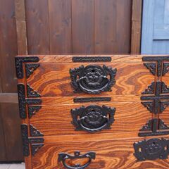 岩手の伝統工芸家具、岩谷堂箪笥 欅材を使用した漆塗り5