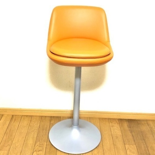 新品未使用オレンジ色のカウンターチェア1脚 椅子家具ブランドQUONクオンの業務用スタンドチェアjoifa635 回転式チェア バー カフェの画像