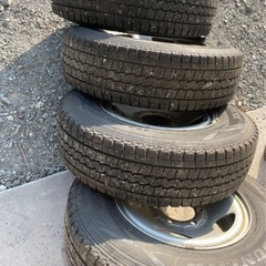 ハイエースなど スタッドレスタイヤ