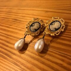 【アンティーク風】カメオイヤリング しずく型本真珠 クラシカル モダン