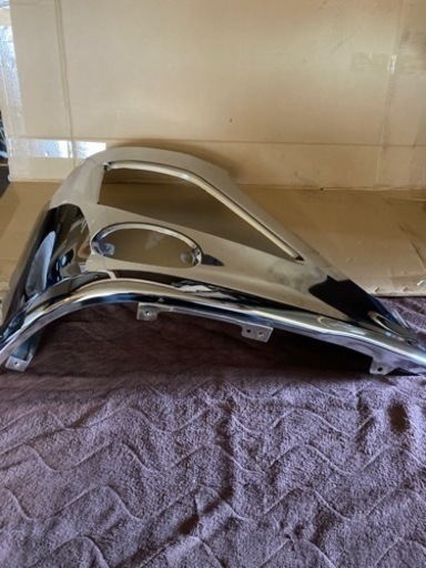 UDトラックス大型車 現行型 クオン 純正 メッキバンパー 右側 美品