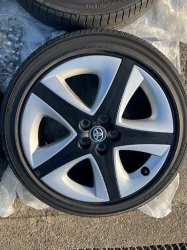 50プリウス純正ホイール215/45Rヨコハマタイヤです