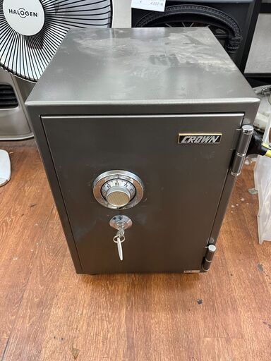 【リサイクルショップどりーむ天保山店】●5418●　金庫　小型金庫　CORWN　ダイヤル式　お家貯金　安心安全( *´艸｀) リサイクルショップどりーむ天保山店】○5418○ 金庫 小型金庫 CORWN