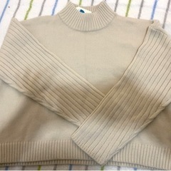 【取引中】オフホワイトのセーター