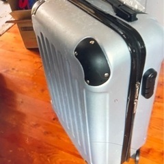 新品 キャリーバッグ スーツケース