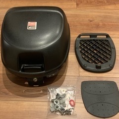 【お取引中】GIVI リアボックス　トップケース