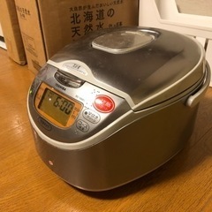 【受付終了】東芝5.5合炊き炊飯器　RC-10MG
