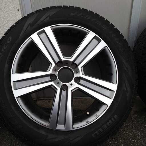 ベンツVクラス　現行型　スタッドレス　225/55R17 ピレリICE ASIMMETRICO