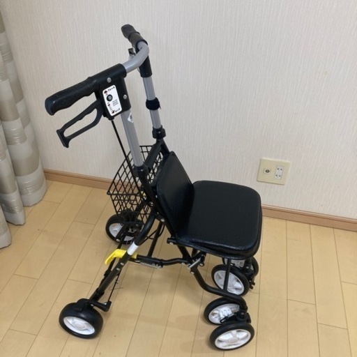 介護用品　歩行器　シルバーカ-