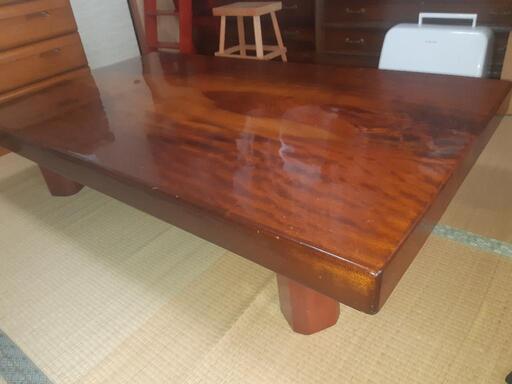 檜のテーブル