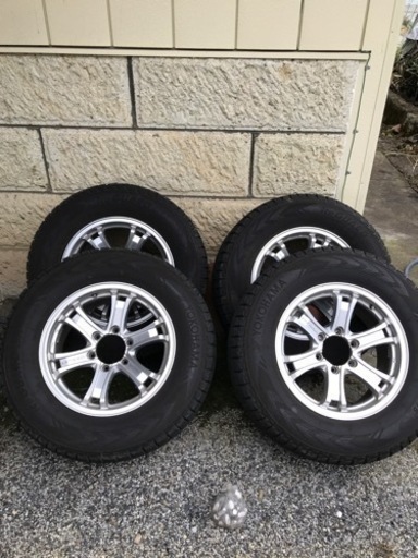 プラドスタッドレス　265/65 R17 ナット付き