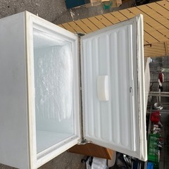 ストッカー冷凍冷蔵庫