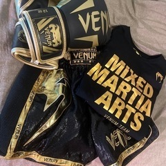 VENUM ボクシンググローブ　Tシャツ　キックパンツ3点SET! VENUM ボクシンググローブ Tシャツ キックパンツ3点SET!