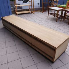 a. depeche(アデペシュ)のmolid(モリード)テレビボード W200です。質感のあるアイアンとオーク無垢材の組み合わせが生み出す風合いが魅力のインダストリアルなAVボード♪CK120