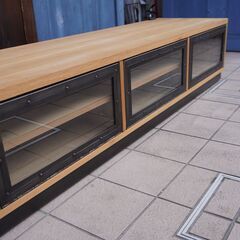 a. depeche(アデペシュ)のmolid(モリード)テレビボード W200です。質感のあるアイアンとオーク無垢材の組み合わせが生み出す風合いが魅力のインダストリアルなAVボード♪CK120