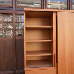 karimoku(カリモク家具)のチェリー材食器棚 EU3670ULです。シンプルでスッキリとしたフォルムのダイニングボードは北欧スタイルやナチュラルテイストインテリアにもおすすめ！CK128