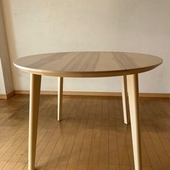 IKEAで購入したテーブル（新品同様）