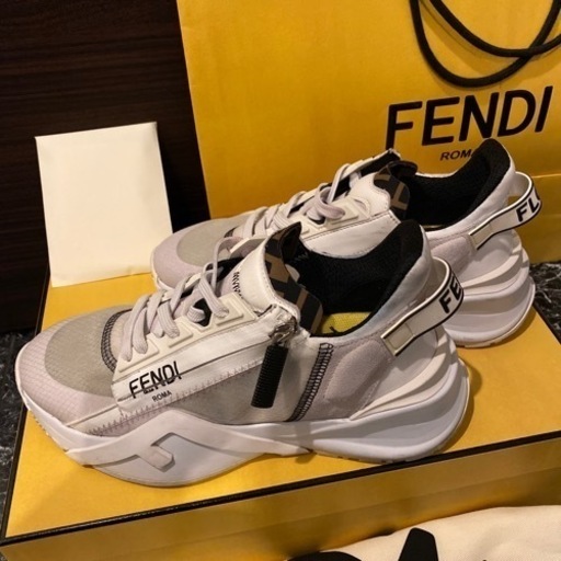 10回くらい履いた 購入13万くらい？ FENDI FLOW 23cm スニーカー