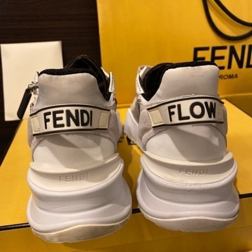 10回くらい履いた 購入13万くらい？ FENDI FLOW 23cm スニーカー