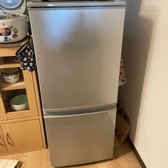 【受け渡し予定者様決定】 137L シャープ　冷蔵庫　