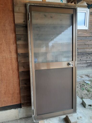 その他 勝手口 ドア ブロンズ 枠付き 鍵4こ 美品