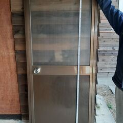 勝手口　ドア　ブロンズ　枠付き　鍵4こ　美品