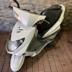 YAMAHA シグナスX125 白色　メットインスクーターバイク...