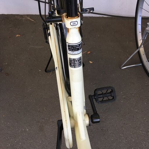 J1864★店頭にて試乗可★ 軽快自転車 26インチ クリーム 鍵付き クリーニング、簡易メンテナンス済み 【リユースのサカイ柏店】 中古自転車 　流山市 中古自転車 松戸市 中古自転車 我孫子市 中古自転車 船橋市 中古自転車 守谷市 中古自転車 取手市 中古自転車 J1864☆店頭にて試乗可☆ 軽快自転車 26インチ クリーム 鍵付き