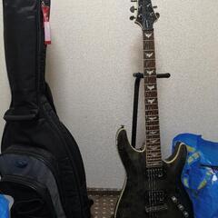 【ネット決済】カバー付きのエレキギターとベース