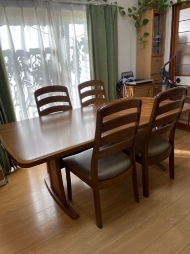 配送可能　家庭用大きめダイニングテーブルと椅子4脚セット　北欧風　美品　木製　飾り台　机　天然木　完成品