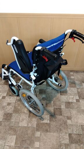 ほぼ新品です！ ケアテックジャパン 介助式 アルミ製 車椅子（車いす