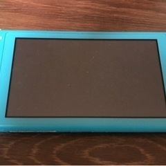 取引中】Switch light ＋カセット2個（FIFA21・マリオカート8）