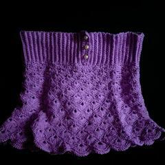 細いかぎ針編みのスカート