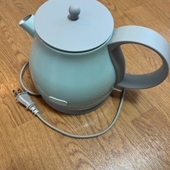 〈最終値下げ〉おしゃれな電気ケトル☆ほとんど使ってません