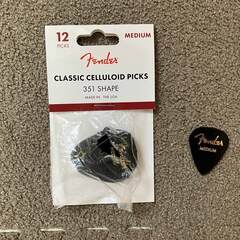 ギター（スクワイアー）＆ギタースタンド（フェンダー）&ピック（Fender）セット ギター（スクワイアー）＆ギタースタンド（フェンダー）&ピック