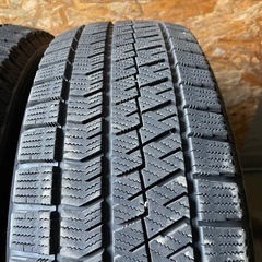 バリ山　BRIDGESTONE ブリヂストン　ブリジストン　VRX2 215/65R16 スタッドレス タイヤ　2017年製　16インチ