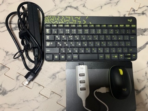 富士通　タブレットPC arrowsTAB