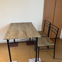 ダイニングテーブル 4人用(椅子2脚)