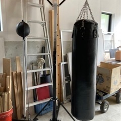 サンドバッグ　吊り下げ式　ファイティングロード　パンチングボール