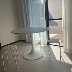 一時停止　イケア　丸テーブル　ドクスタ