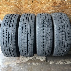 極上タイヤ　DUNLOP ダンロップ　WM02 215/60R17 スタッドレス タイヤ　2017年製　17インチ