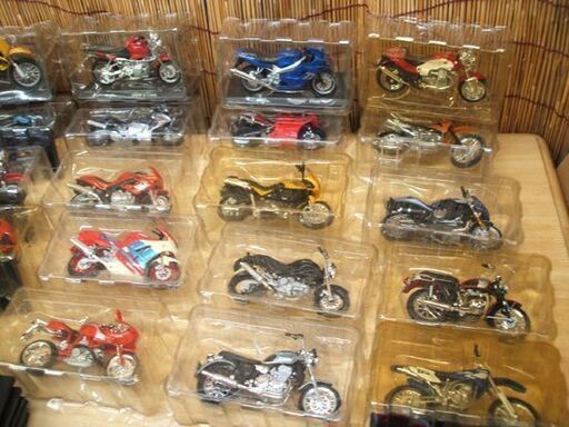 デアゴスティーニ モト・コレクション 44台セット Maisto マイスト 1/18 バイク オートバイ 台座 ☆ PayPay(ペイペイ)決済可能 ☆ 札幌市 豊平区 平岸 デアゴスティーニ モト・コレクション 44台セット Maisto マイスト 1
